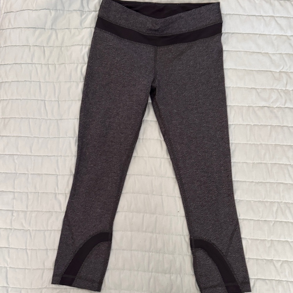 lululemon athletica Woman’s Charcoal and Black Cropped Leggings